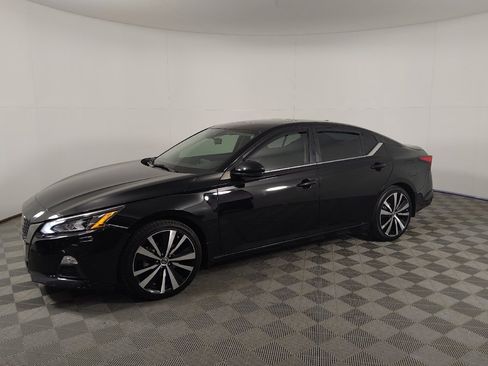 Used 2020 Nissan Altima 2.5 SR w/ Premium Package FWD image 2
