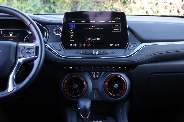 Used 2025 Chevrolet Blazer RS FWD image 27