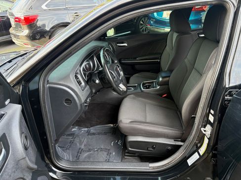 Used 2017 Dodge Charger SXT w/ Navigation & Travel Group image 9