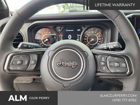 New 2025 Jeep Gladiator Mojave w/ Convenience Group AWD/4WD image 24