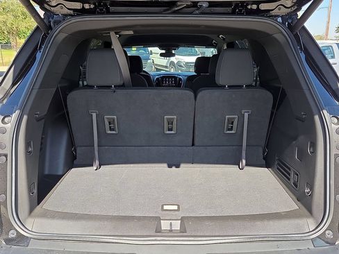 Used 2022 Chevrolet Traverse LT FWD image 12