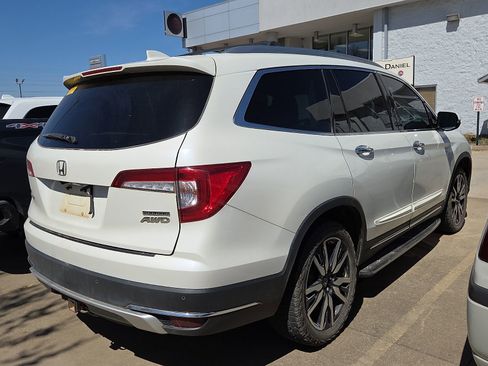 Used 2019 Honda Pilot Touring image 3