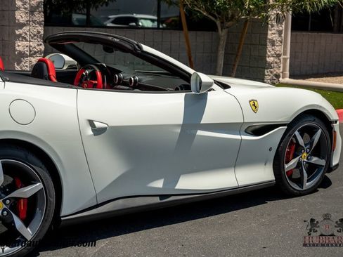 Used 2022 Ferrari Portofino M RWD image 12