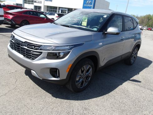 Used 2026 Kia Seltos LX AWD/4WD image 3