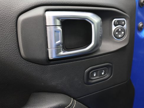 Used 2022 Jeep Wrangler Unlimited Sahara w/ LED Lighting Group AWD/4WD image 36