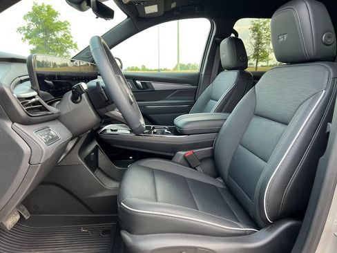 Used 2026 Buick Enclave Sport Touring w/ Power Package AWD/4WD image 4