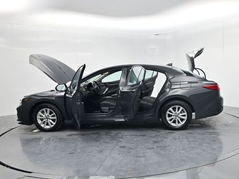 Used 2025 Toyota Camry LE image 54