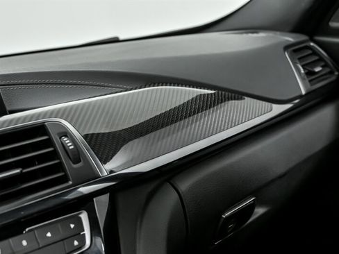 Used 2018 BMW M3 image 32