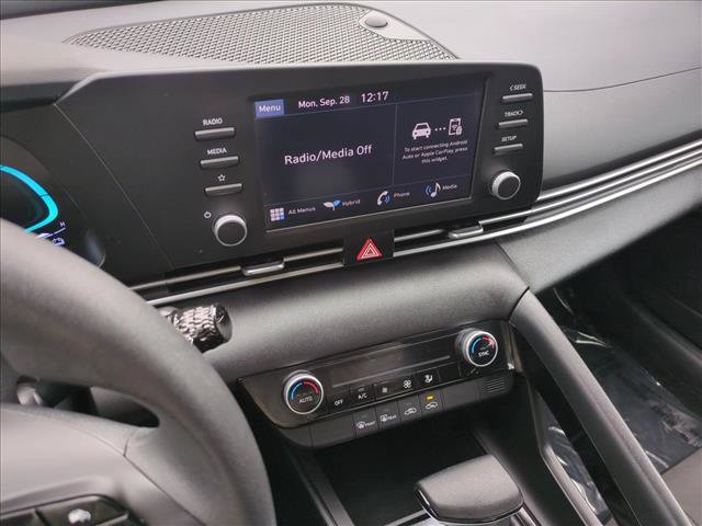 Used 2025 Hyundai Elantra Hybrid FWD image 14