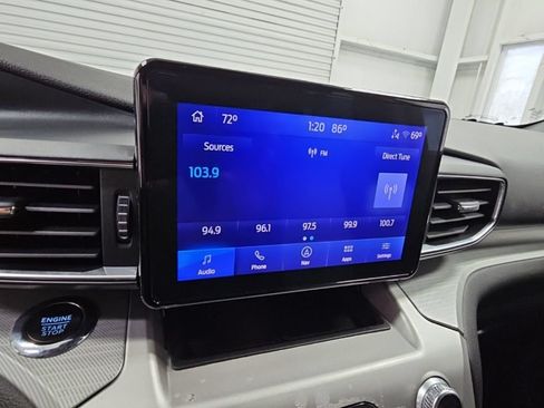 Used 2022 Ford Explorer XLT w/ Equipment Group 202A AWD/4WD image 16