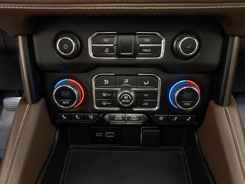 Used 2023 Chevrolet Tahoe High Country AWD/4WD image 19