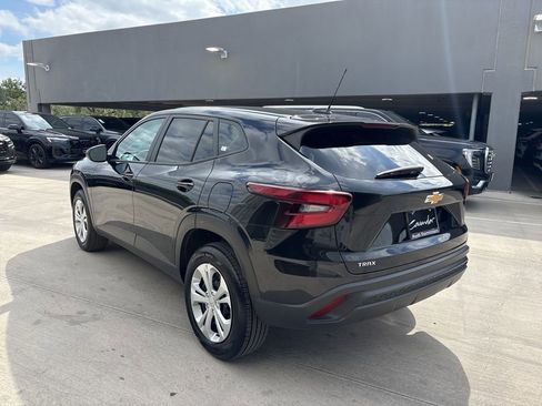 Used 2025 Chevrolet Trax LS FWD image 8