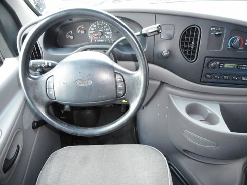 Used 1998 Ford E-150 and Econoline 150 image 25
