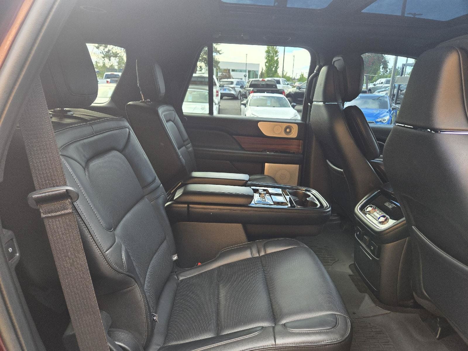 Used 2018 Lincoln Navigator Reserve w/ Technology Package AWD/4WD image 13