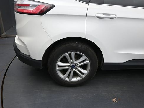 Used 2020 Ford Edge SEL w/ Cold Weather Package FWD image 12