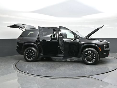 Used 2025 Chevrolet Traverse Z71 AWD/4WD image 40