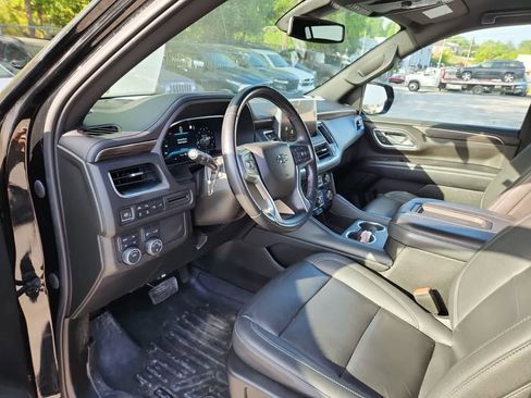 Used 2022 Chevrolet Suburban Z71 image 13