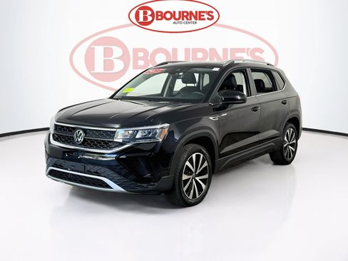 Used 2023 Volkswagen Taos SE w/ Panoramic Sunroof Package FWD image 7