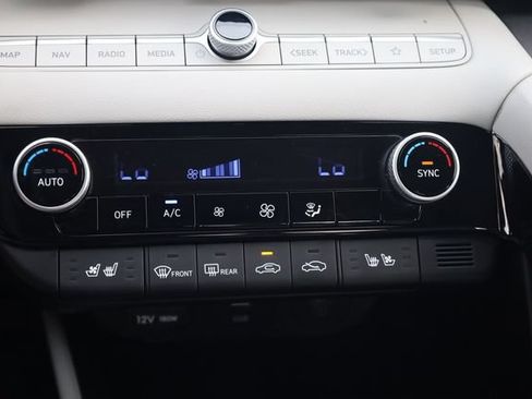 Certified 2025 Hyundai Elantra Limited FWD image 19