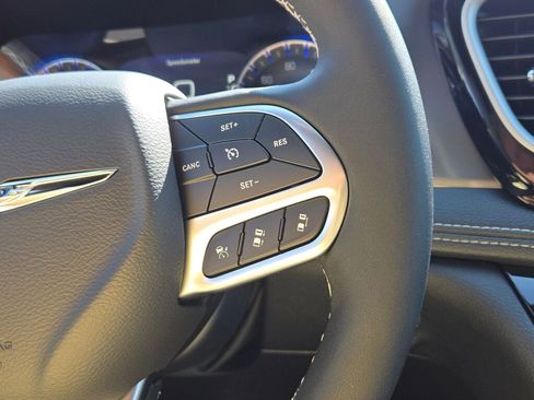 New 2026 Chrysler Pacifica Select image 30