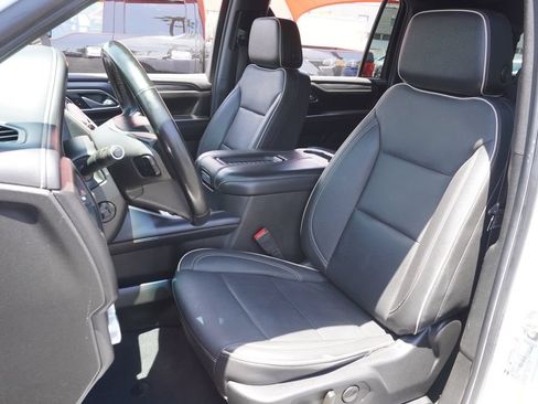 Certified 2023 GMC Yukon XL SLT w/ SLT Premium Package AWD/4WD image 15