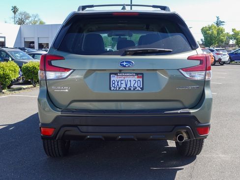 Certified 2021 Subaru Forester Limited image 6