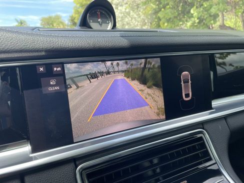 Used 2021 Porsche Panamera RWD image 19