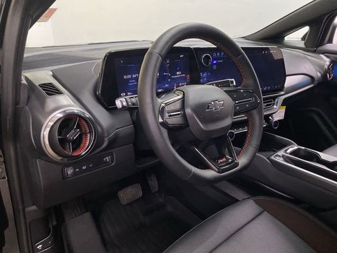 Used 2024 Chevrolet Equinox EV RS image 2