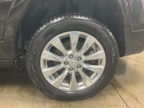 Used 2017 Jeep Cherokee Overland w/ Technology Group image 13