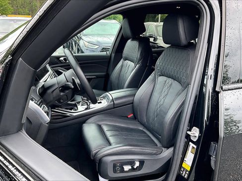 Used 2022 BMW X7 xDrive40i w/ M Sport Package AWD/4WD image 8
