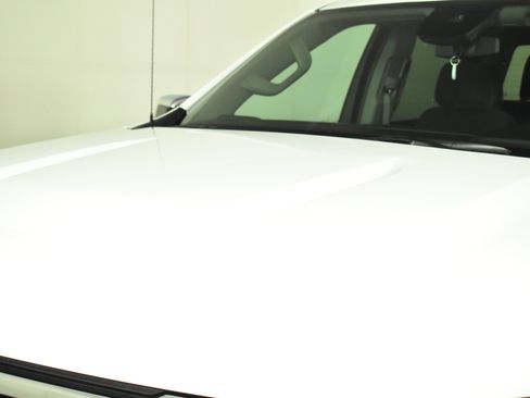 Used 2025 Chevrolet Silverado 1500 LT image 12