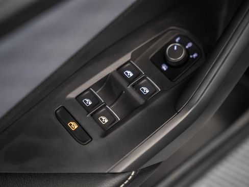 Used 2025 Volkswagen Jetta SE FWD image 35
