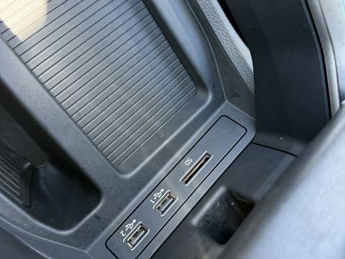 Used 2019 Audi e-tron Prestige w/ Prestige Package image 81