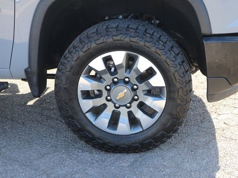 Used 2024 Chevrolet Silverado 2500 Custom w/ Custom Convenience Package AWD/4WD image 9