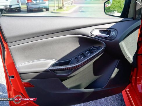 Used 2018 Ford Focus RS AWD/4WD image 15