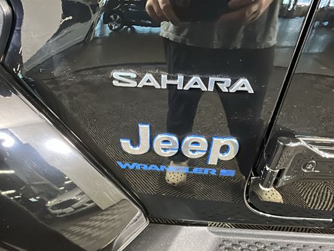 Used 2023 Jeep Wrangler Unlimited Sahara w/ Cold Weather Group AWD/4WD image 9