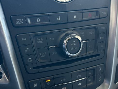 Used 2011 Cadillac SRX Premium image 22