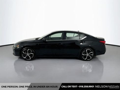 Certified 2025 Nissan Altima 2.5 SR w/ SR Premium Package FWD image 8