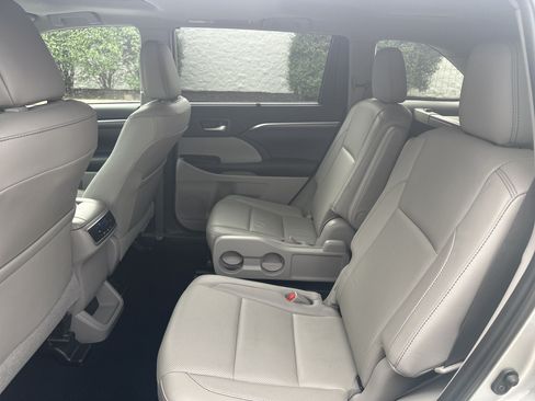 Used 2019 Toyota Highlander Limited AWD/4WD image 34