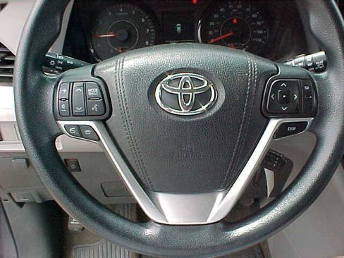 Used 2015 Toyota Sienna LE FWD image 26