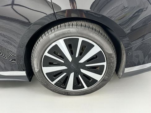 Used 2024 Lucid Air Pure image 11