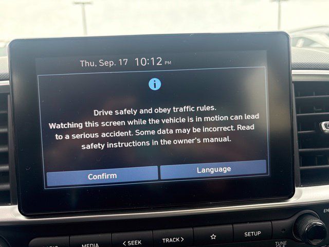Certified 2024 Hyundai Venue SEL FWD image 8