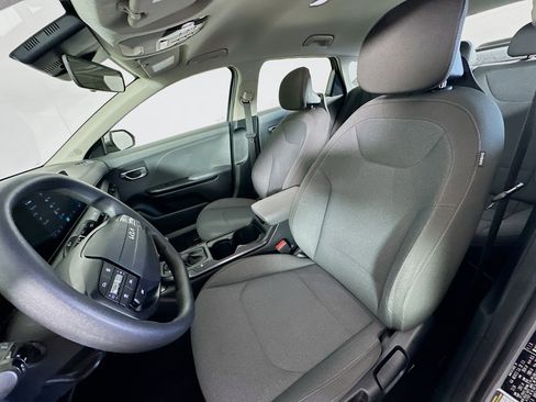 Used 2025 Kia K4 LXS image 13