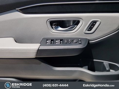Used 2025 Honda Pilot Elite image 25