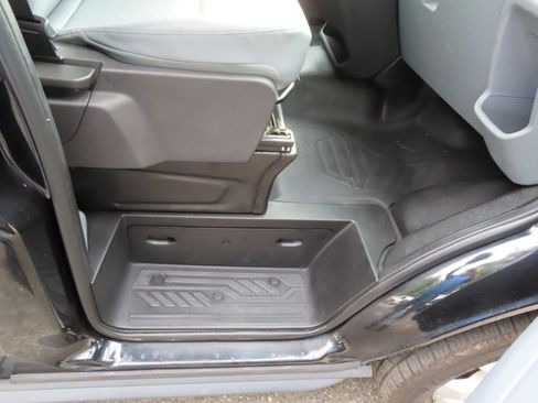 Used 2017 Ford Transit 250 148 Medium Roof RWD image 19