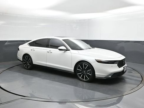 Used 2024 Honda Accord Touring image 17