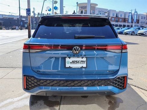 New 2026 Volkswagen Tiguan SE R-Line AWD/4WD image 4