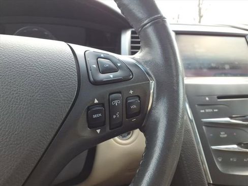 Used 2013 Lincoln MKS AWD image 21