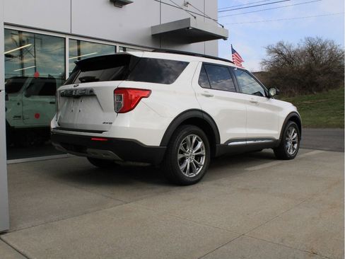 Used 2021 Ford Explorer XLT w/ Equipment Group 202A AWD/4WD image 8