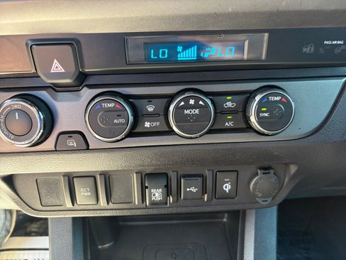 Used 2021 Toyota Tacoma TRD Off-Road AWD/4WD image 12
